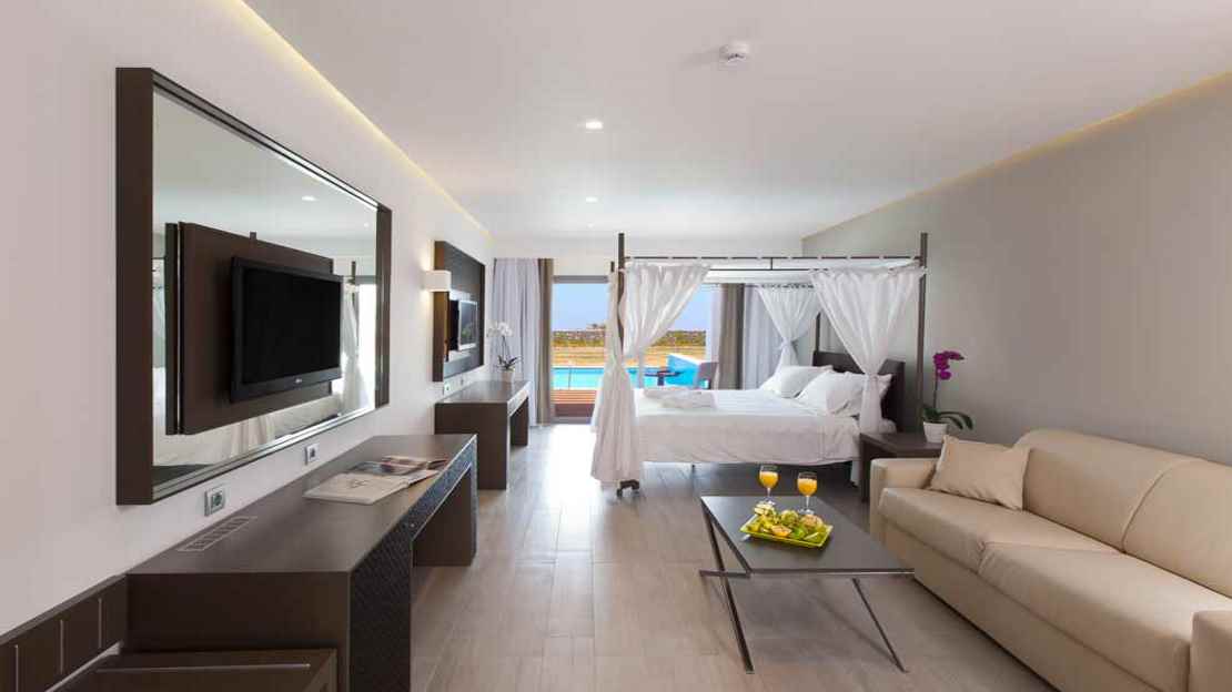 Superior Junior Suite with Private Pool 